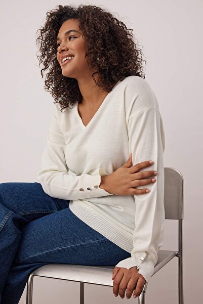 Trendyol Curve Ecru V-Neck Button Detailed Knitwear Sweater Tbbaw23An00043