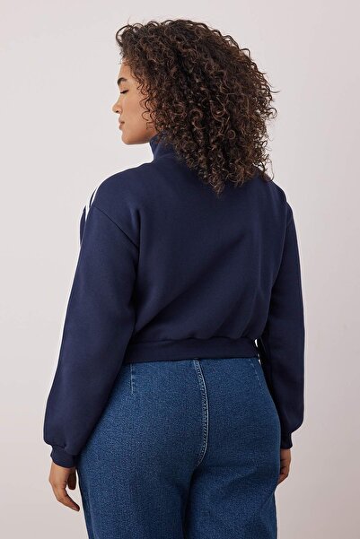 Trendyol Curve Navy Blue Crop Boy College Themed Striped Front Zipper Plus Size Sweatshirt Tbbaw26Ao00047