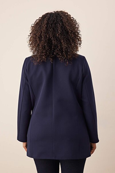 Trendyol Curve Marineblauer, normal gefütterter, zweireihiger, gewebter Blazer in Übergröße mit Verschluss TBBAW25AG00022