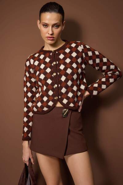 Trendyol Collection Brown Argyle/Plaid Patterned Crew Neck Cropped Knit Cardigan Twoaw26Hi00239