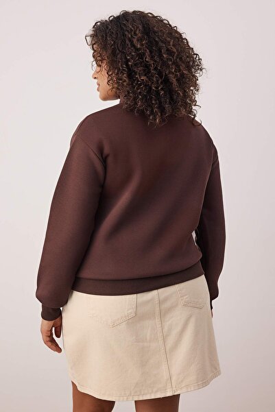 Trendyol Curve Brown Slogan Embroidered Zippered Collar Oversized Sweatshirt Tbbaw26Ao00045