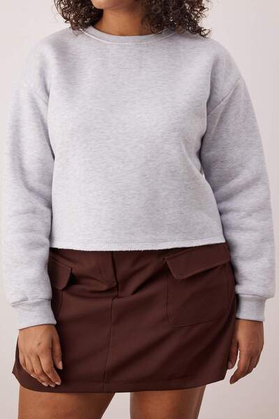 Trendyol Curve Kar Melanj Crop Boy Crew Neck Basic Plus Size Sweatshirt Tbbaw26Ao00046