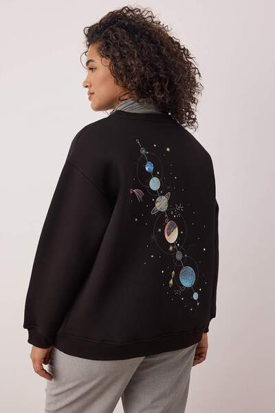 Trendyol Curve Black Galaxy Printed Oversize/Wide Fit Large Size Sweatshirt with Fleece Inside Tbbaw26Ao00034