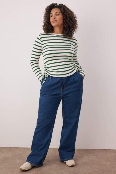 Trendyol Curve Green Crew Neck Striped Drawstring Detailed Crop Length Knitted Plus Size Blouse Tbbaw26Af00110