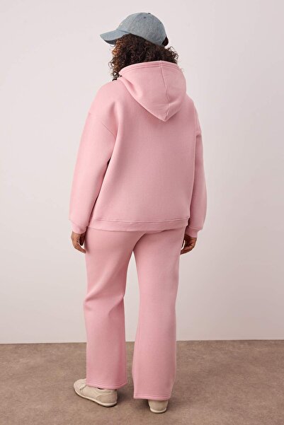 Trendyol Curve Σετ αθλητικής φόρμας με ροζ κουκούλα με ανάγλυφο σχέδιο, πλεκτό σε μεγάλο μέγεθος TBBAW26TS00009