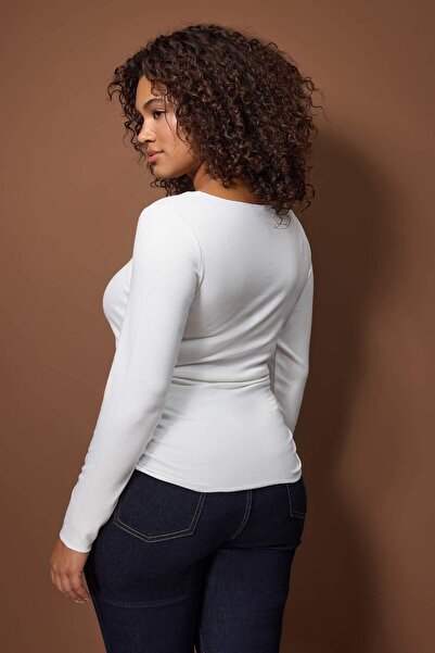 Trendyol Curve Ecru Plain Fitted/Fitted to the Body Ruched Detail Flexible Knitted Blouse Tbbaw26Af00121