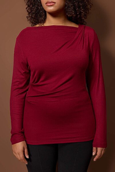 Trendyol Curve Burgundy Fitted/Fitted to the Body Asymmetrical Neckline Detailed Soft Fabric Stretchy Knitted Blouse Tbbaw26Af00088