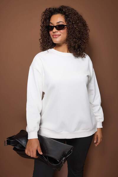 Trendyol Curve White Oversized /Loose Fit Basic Crew Neck Thick/Inside Fleece Knitted Sweatshirt Tbbaw25Ao00008