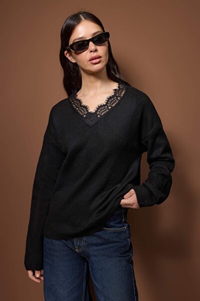 Trendyol Collection Black Soft Textured V-Neck Lace Knitwear Sweater Twoaw26Kz00288