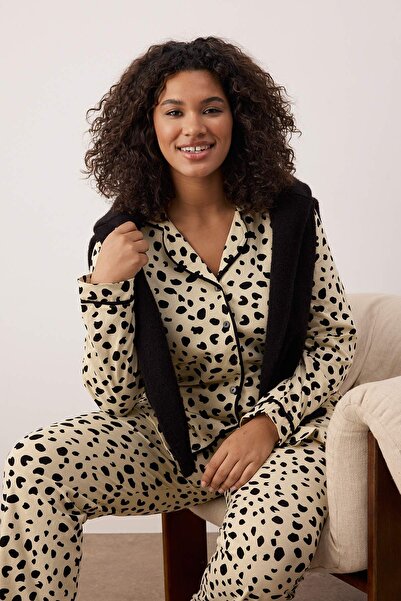 Trendyol Curve Sada pyžama s barevným košilovým límcem se zvířecím vzorem - TBBAW23AI00015