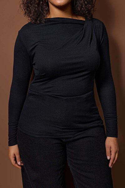 Trendyol Curve Black Fitted/Fitted Blouse with Asymmetric Neckline Detail Soft Fabric Stretchy Knitted Blouse Tbbaw26Af00088