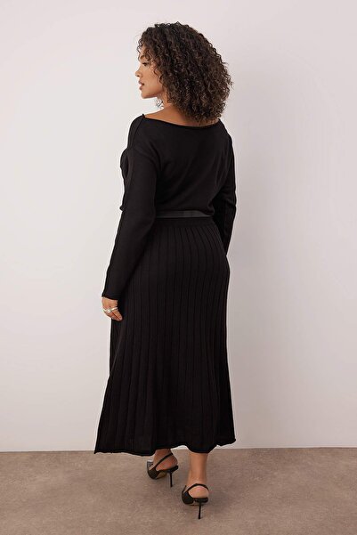 Trendyol Curve Black A-Line Boat Neck Maxi Knitwear Belted Long Dress Tbbaw26Ah00097