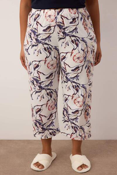 Trendyol Curve Navy Blue Floral Capri Knitted Pajamas Set Tbbss25Ai00002