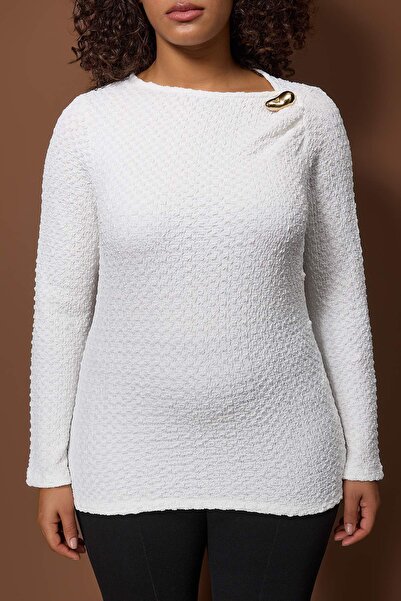 Trendyol Curve Ecru Fitted/Bodycon Accessory Detailed Textured Long Sleeve Stretchy Knitted Blouse Tbbaw26Af00100
