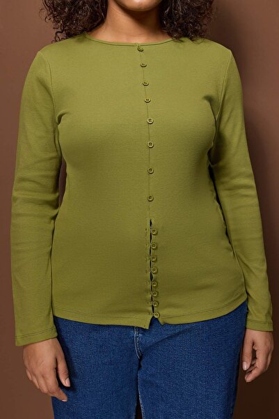 Trendyol Curve Khaki Button Detailed Crew Neck Ribbed Stretchy Regular Length Knitted Plus Size Blouse Tbbaw26Af00028