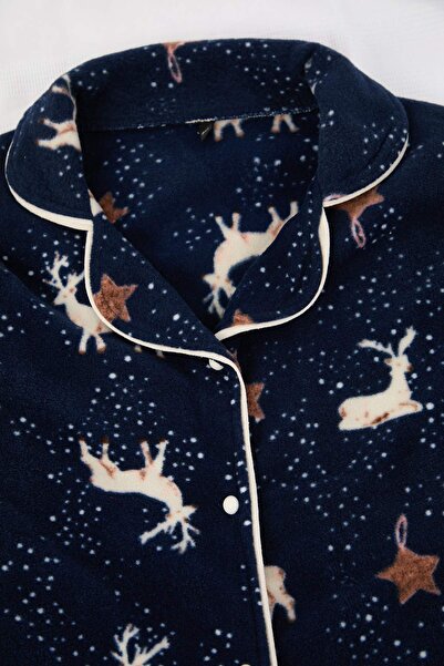 Trendyol Curve Navy Blue Christmas Themed Deer Pattern Shirt Collar Fleece Pajama Set Tbbaw26Ai00054