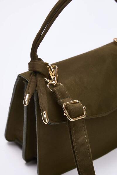 TRENDYOL SHOES Khakifarbene Mini-/kleine City-Umhängetasche aus Wildleder mit Kreuzriemen TAKSS25OC00007