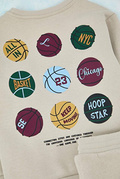 TRENDYOLKIDS Beigefarbenes, dickes, bedrucktes Strickoberteil für Jungen aus Baumwolle mit Fleece-Innenseite – Oberteil-Set TKDAW26AU00071