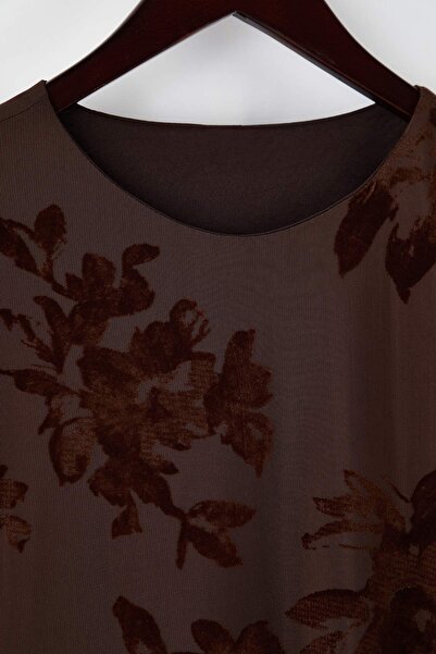 Trendyol Curve Καφέ Flocking με τύπωμα Bodycon Mini Tulle Flare μανίκια με ελαστικό πλεκτό φόρεμα με επένδυση TBBAW26AH00100