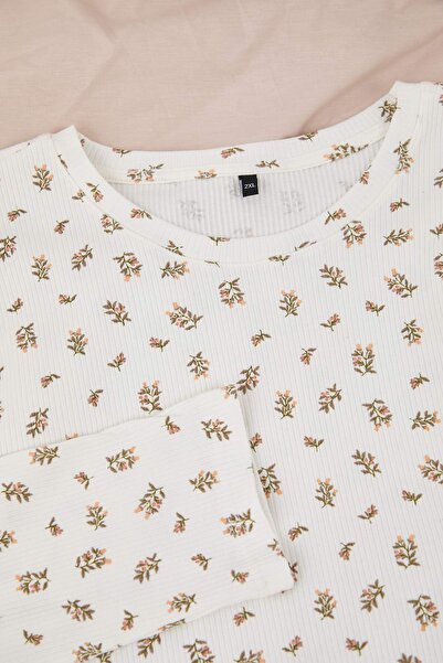 Trendyol Curve Σετ πιτζάμες Ecru Soft Tuuse Cotton Floral Twill Πλεκτό TBBAW26AI00019