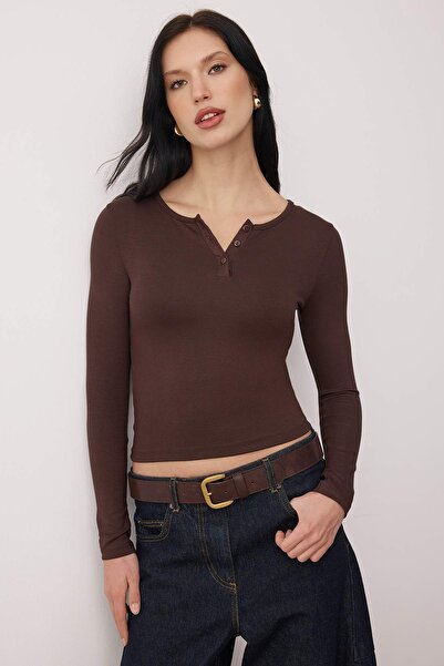 Trendyol Collection Brown Soft Touch Half Placket Buttoned Bodycon Stretchy Knitted Blouse Twoaw26Bz00140