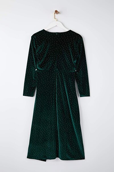 Trendyol Curve Emerald Green V-Neck Midi Length Stone Velvet Knitted Plus Size Dress Tbbaw26Ah00044