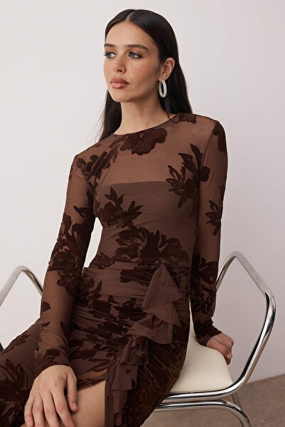 Trendyol Collection Καφέ Πλεκτό Φόρεμα Midi με Φλοκ με τύπωμα Τούλι με επένδυση TPRAW26EL00109