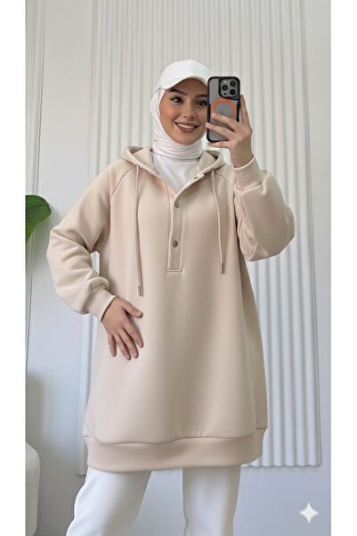 onlymoon Μπεζ oversized με κουκούλα Φούτερ ♦   3 Νήματα Στρογγυλής Σχεδίασης ♦   100% βαμβάκι ♦   Λεπτομέρεια με κουμπιά στο λαιμό ♦ Χιτζάμπα
