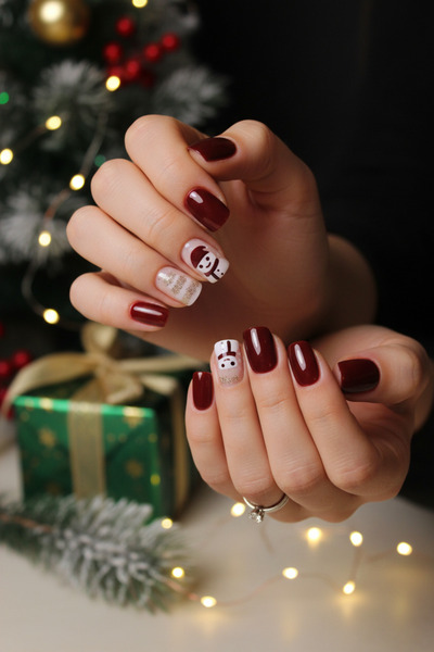 Easy Beauty 24 Adet Yılbaşı Desenli Kırmızı Kısa Takma Tırnak Seti Yapıştırıc...