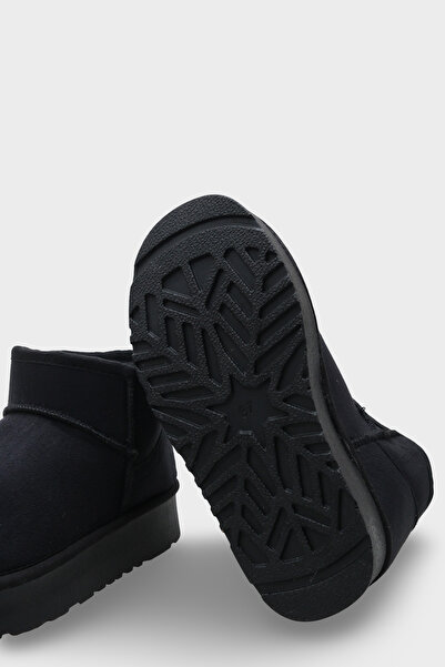 Capone Outfitters Μαύρα σουέτ μποτάκια με χοντρή σόλα, στρογγυλά δάχτυλα και τρίχες στο εσωτερικό