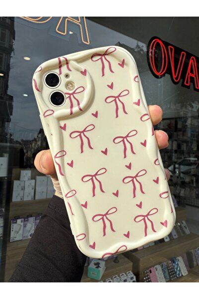 OVADA iPhone 12 Uyumlu Kamera Korumalı Dalgalı Kenarlı Kalp ve Kurdele Baskıl...