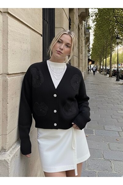 Marka Siyah Tül Çiçek Detaylı Taşlı Düğmeli Kadın Triko Hırka