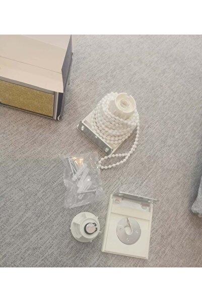 Riyof Light-blocking roller blind