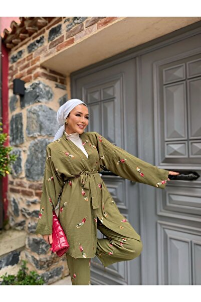 comstar Embroidered Kimono Set