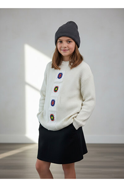 CLOUDY WEAR&DESİGN Pulover tricotat pentru fetiță, cu detaliu de broderie colorată, roz-ecru supradimensionat