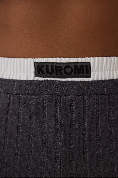 Penti Anthrazitfarbenes Pyjama-Set mit Kuromi-Aufdruck, U-Boot-Ausschnitt und langen Ärmeln