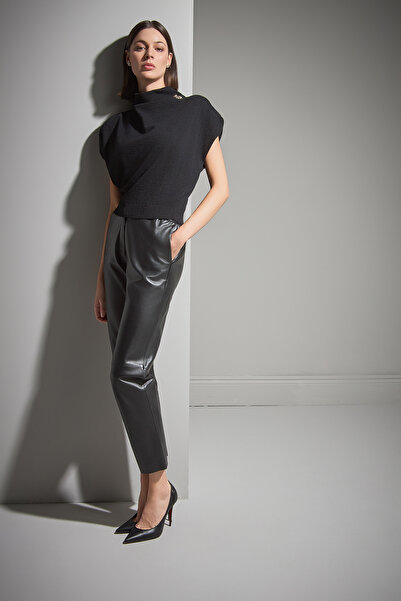 JOIN US Black Knit Blouse with Brooch Detail and Padding