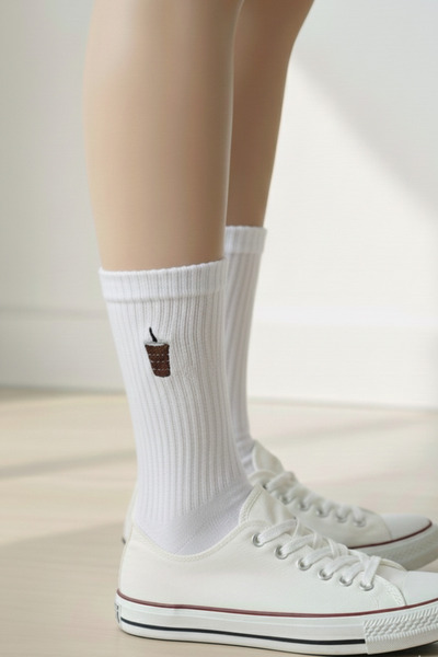 AYDK Unisex 4 Pairs White Sock Set, Minimal Embroidery Summer and Winter