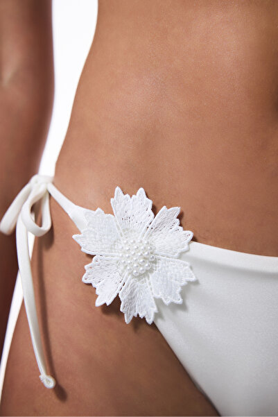 Penti Adeline White Bikini Bottom with Flower Accessories - Gamze Erçel Collection
