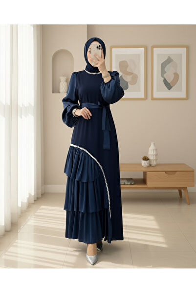 Modamorfo Φόρεμα κρεπ με λεπτομέρειες από σατέν, με πέτρες στο λαιμό και στην ζώνη της φούστας - Ναυτικό