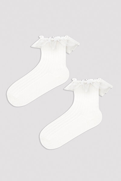 Penti Lány fehér fodros részletes zokni