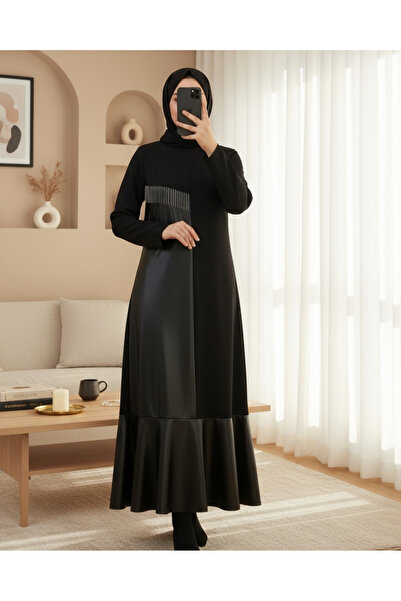 Modamorfo Φόρεμα με μεταλλική αλυσίδα με δερμάτινη λεπτομέρεια