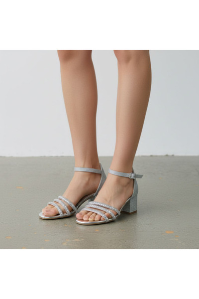 pediashoes حذاء سهرة مريح بكعب عالٍ للفتيات باللون الفضي مع ثلاثة صفوف من الأ...