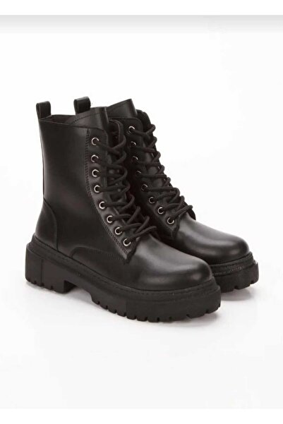 simplicity Women's Black Zippered Stitched Sole Boots