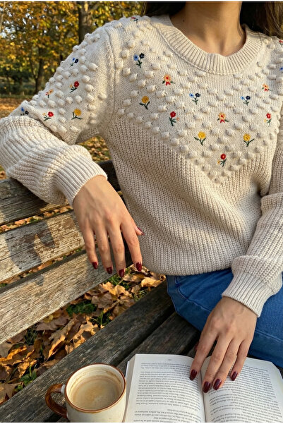 FEMELLE Women's Beige Floral Embroidered Cotton Knit Sweater Standard Size (Fits Sizes S and m)