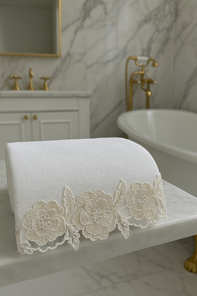 Çeyiz Bahçesi Gülşen Fransız Dantelli 3 Boyutlu Krem Kadife Havlu 50&90