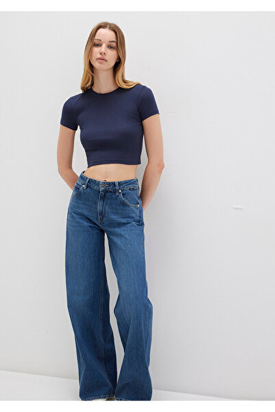 Mavi Marineblaues Basic Crop-T-Shirt / Kurzer Schnitt 1600814-85315