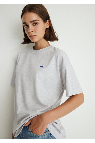 Mavi Základní šedé tričko Crew Neck Volný střih / Volný uvolněný střih 1612188 -80196