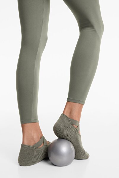 Oysho 2 pairs of padded cotton blend yoga and Pilates socks with crossover straps