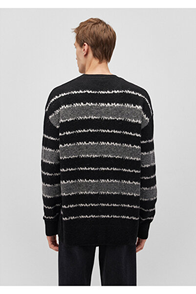 Mavi Μαύρο πουλόβερ με ριγέ μαλλί με χαλαρή εφαρμογή / χαλαρή εφαρμογή 0710235 -900